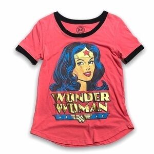 WONDER WOMAN DC COMICS T-SHIRT